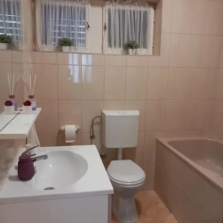 Dora-100m From The Beach Apartment
