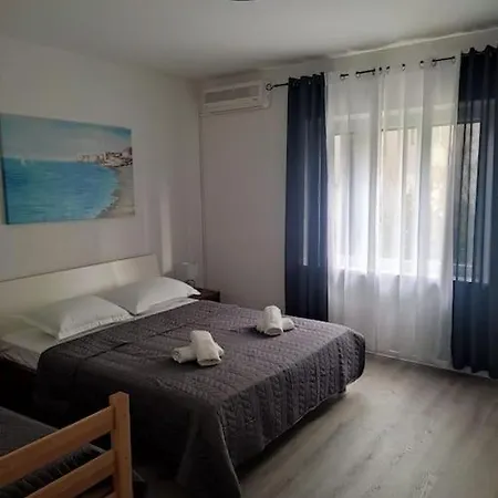 Dora-100m From The Beach Apartment Makarska
