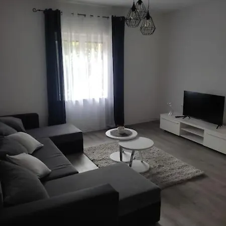 Dora-100m From The Beach Apartment Makarska